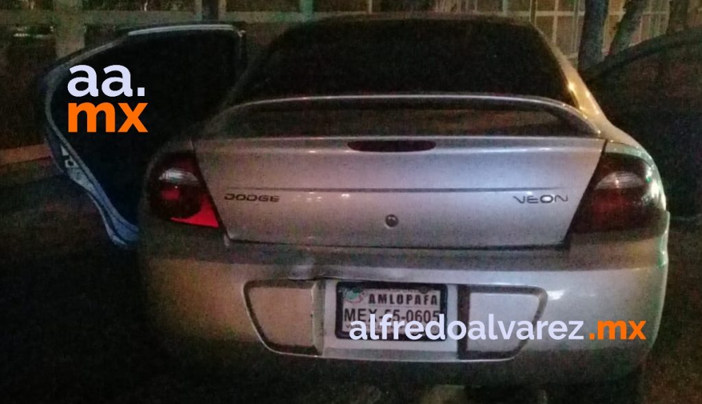 PAREJA CHOCA CONTRA áRBOL; ESTá GRAVE