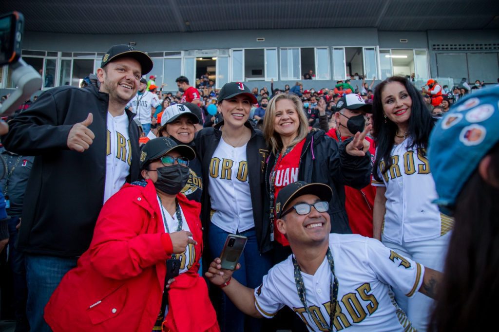 MARINA DEL PILAR ASISTE A ARRANQUE OFICIAL DE LA LIGA MEXICANA DE BEISBOL