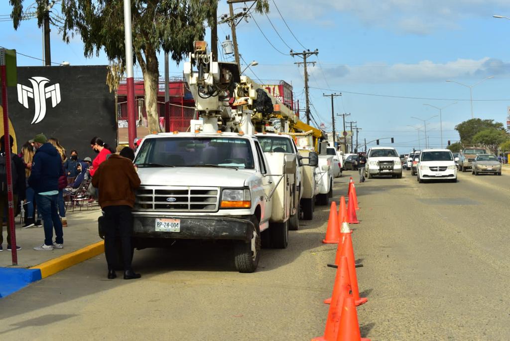 ALCALDESA REACTIVA KILóMETROS DE LUZ EN SUBDELEGACIóN SALVATIERRA
