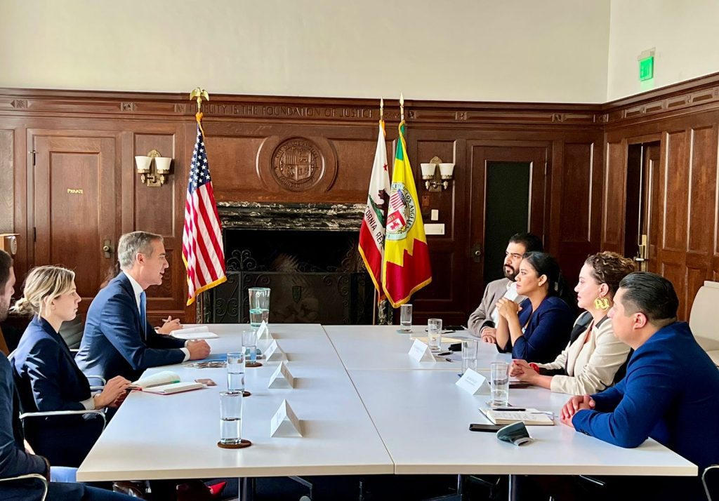 ALCALDíA DE LOS ÁNGELES DONARá CAMIONES DE RECOLECCIóN A TIJUANA