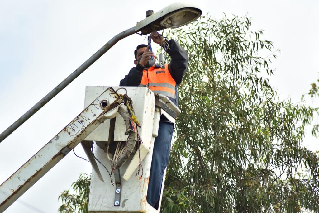 ALCALDESA REACTIVA KILóMETROS DE LUZ EN SUBDELEGACIóN SALVATIERRA