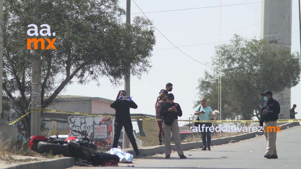 CAMIONETA IMPACTA A MOTOCICLISTA Y LE PROVOCA LA MUERTE CAMIONETA IMPACTA A MOTOCICLISTA Y LE PROVOCA LA MUERTE