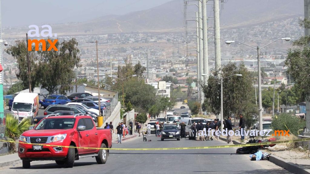 CAMIONETA IMPACTA A MOTOCICLISTA Y LE PROVOCA LA MUERTE CAMIONETA IMPACTA A MOTOCICLISTA Y LE PROVOCA LA MUERTE