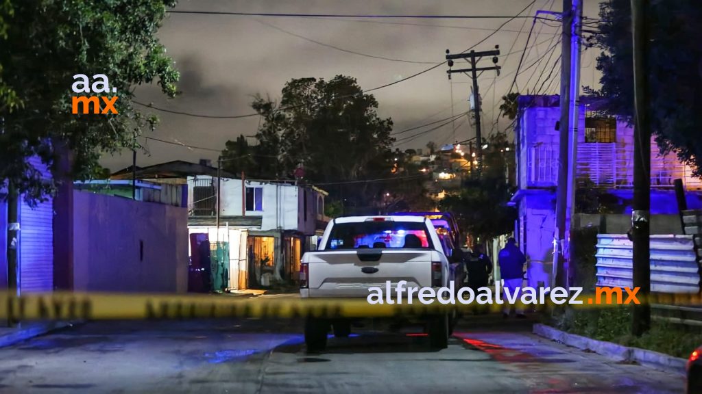 TIRAN CADáVER FEMENINO ENVUELTO EN UNA COBIJA