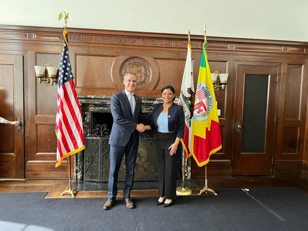 ALCALDíA DE LOS ÁNGELES DONARá CAMIONES DE RECOLECCIóN A TIJUANA