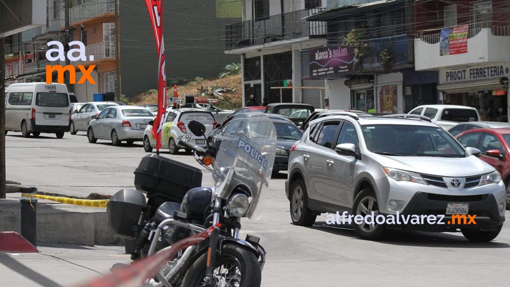 BALEAN A MUJER AL INTERIOR DE SU AUTO BALEAN A MUJER AL INTERIOR DE SU AUTO