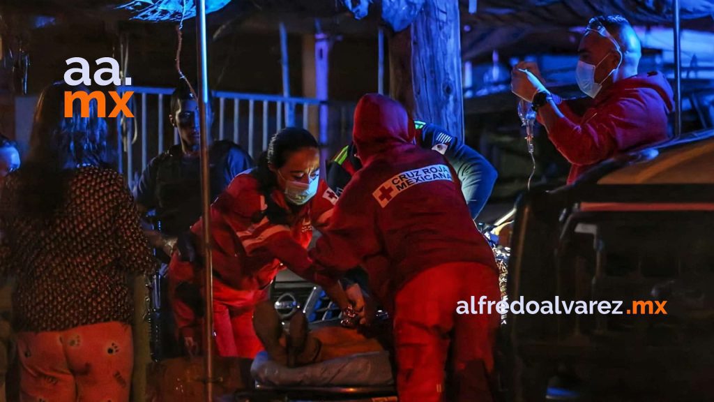 MUJER ES BALEADA DESDE AUTO EN MOVIMIENTO