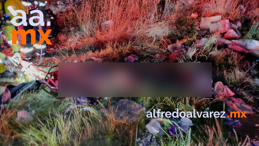 CAE VEHíCULO A BARRANCO, DEJA UN FALLECIDO Y CINCO HERIDOS