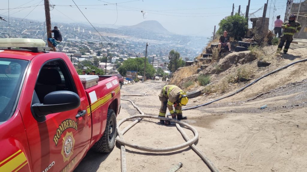 FUERTE INCENDIO ALCANZA VARIAS CASAS EN LA LIBERTAD FUERTE INCENDIO ALCANZA VARIAS CASAS EN LA LIBERTAD
