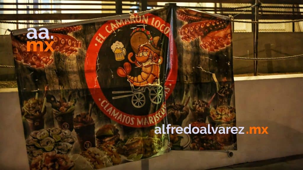 ATACAN A HOMBRE A INTERIOR DE RESTAURANTE DE MARISCOS