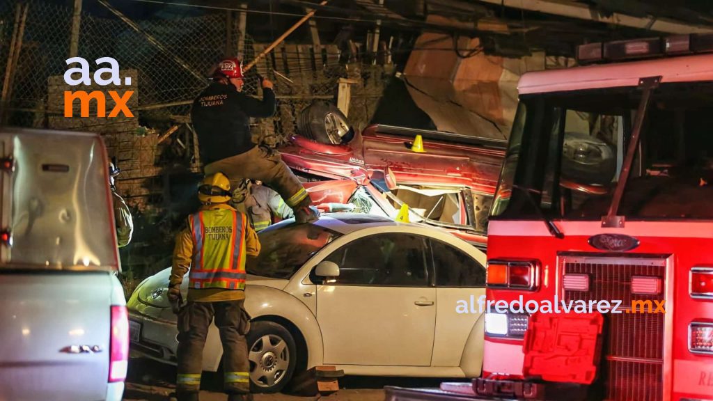 JOVEN ROBA AUTO, HUYE Y MUERE EN VOLCADURA