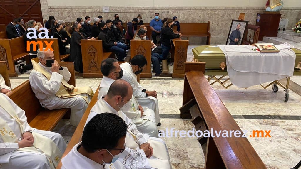 DAN úLTIMO ADIóS A SACERDOTE ASESINADO EN TECATE DAN úLTIMO ADIóS A SACERDOTE ASESINADO EN TECATE