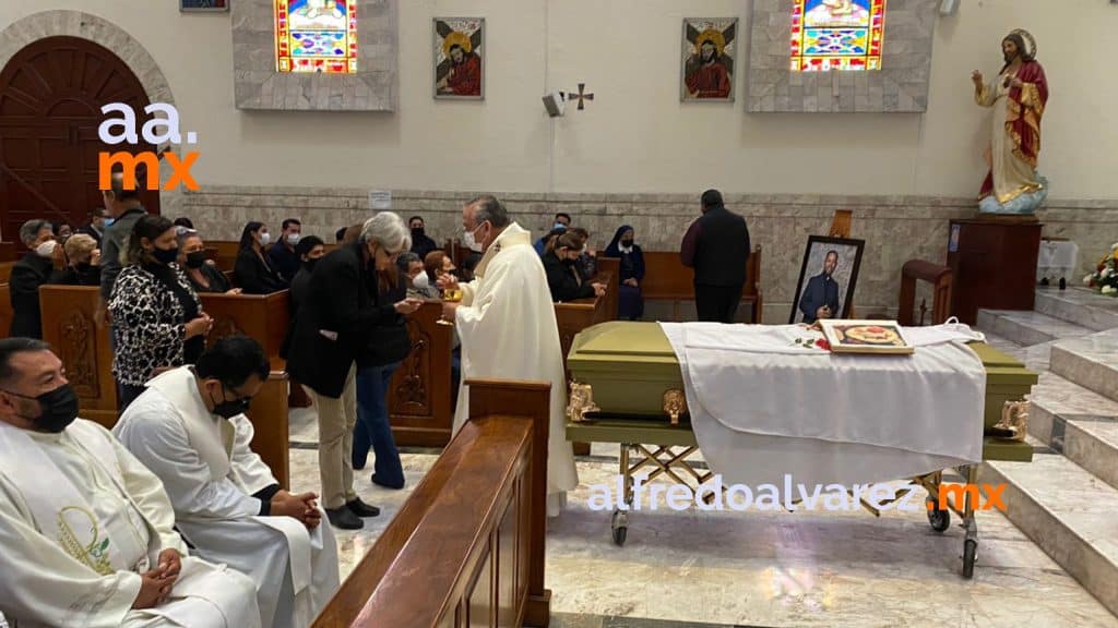 DAN úLTIMO ADIóS A SACERDOTE ASESINADO EN TECATE DAN úLTIMO ADIóS A SACERDOTE ASESINADO EN TECATE