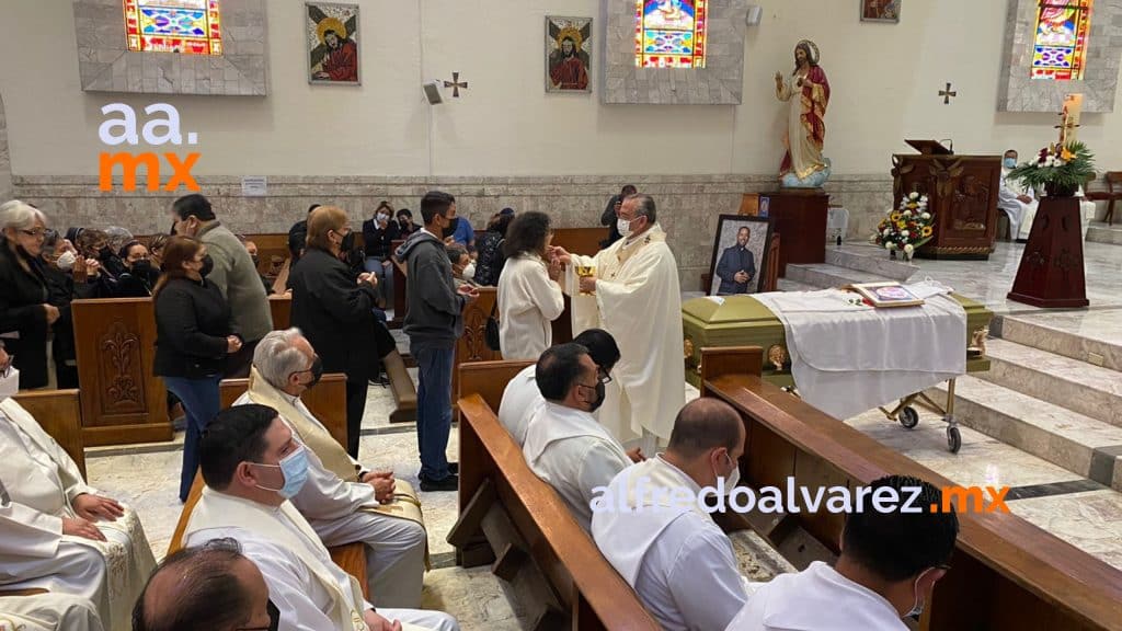 DAN úLTIMO ADIóS A SACERDOTE ASESINADO EN TECATE DAN úLTIMO ADIóS A SACERDOTE ASESINADO EN TECATE