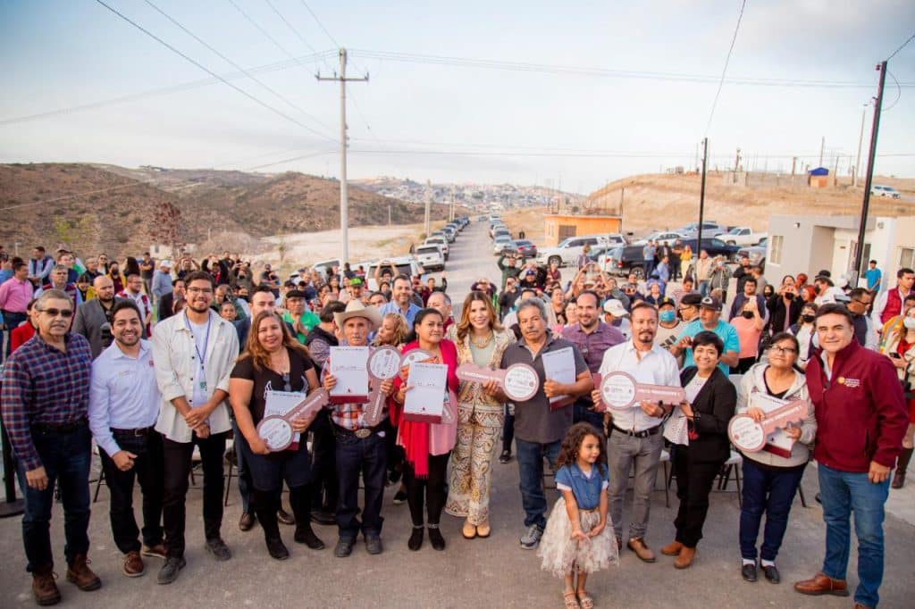 MARINA DEL PILAR ENTREGA CASAS NUEVAS A DAMNIFICADOS POR DERRUMBES