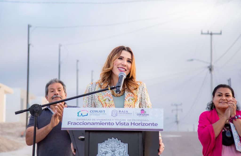 MARINA DEL PILAR ENTREGA CASAS NUEVAS A DAMNIFICADOS POR DERRUMBES