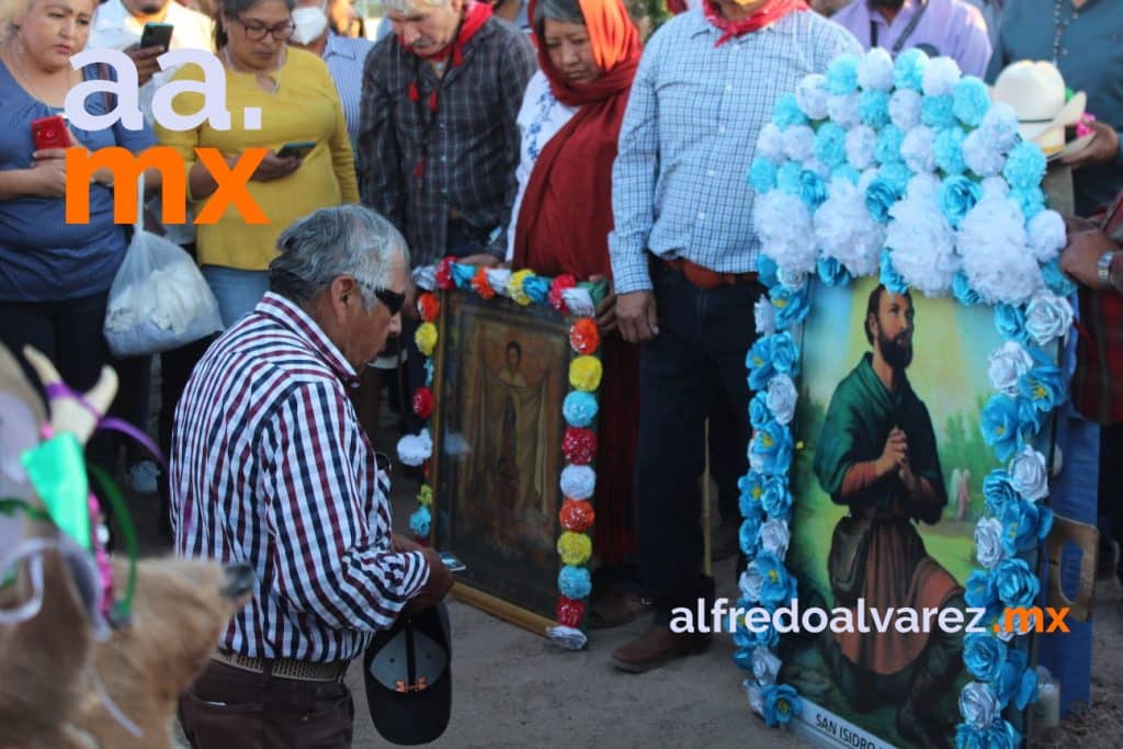 ETNIA MAYO DE NOGALES REZA A SAN ISIDRO POR LA LLUVIA