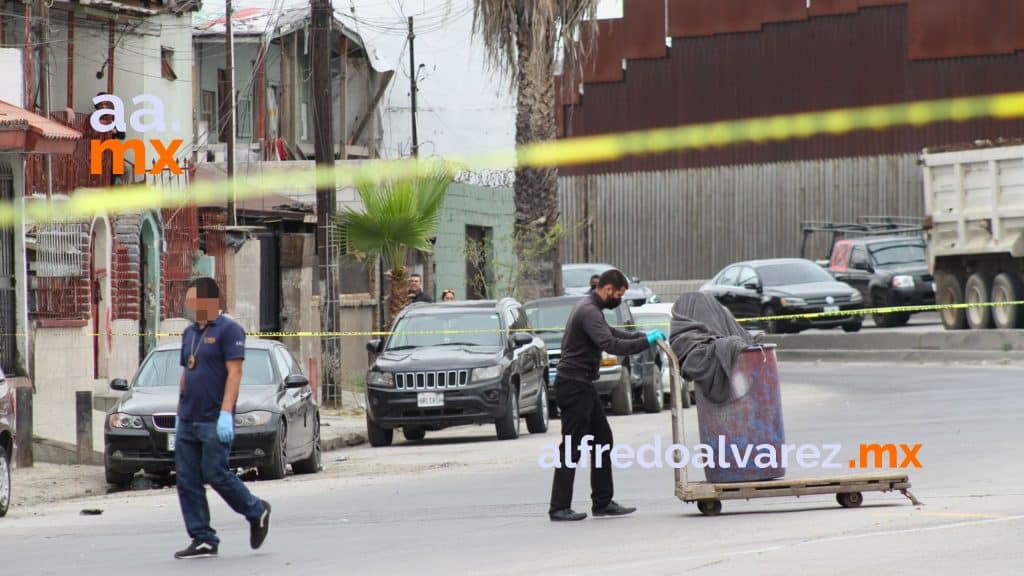 HOMBRE TRANSPORTABA CADáVER EN TAMBO DE PLáSTICO