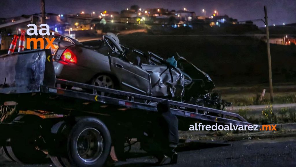 EBRIO AL VOLANTE CHOCA CON TRACTOCAMIóN EBRIO AL VOLANTE CHOCA CON TRACTOCAMIóN