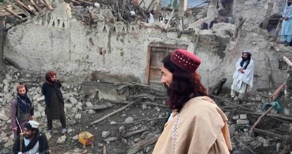 SISMO EN AFGANISTáN DEJA CIENTOS DE MUERTOS Y HERIDOS