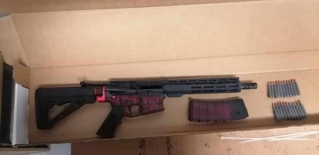 POLICíA DETIENE PERSONAS CON AR-15 Y METANFETAMINA