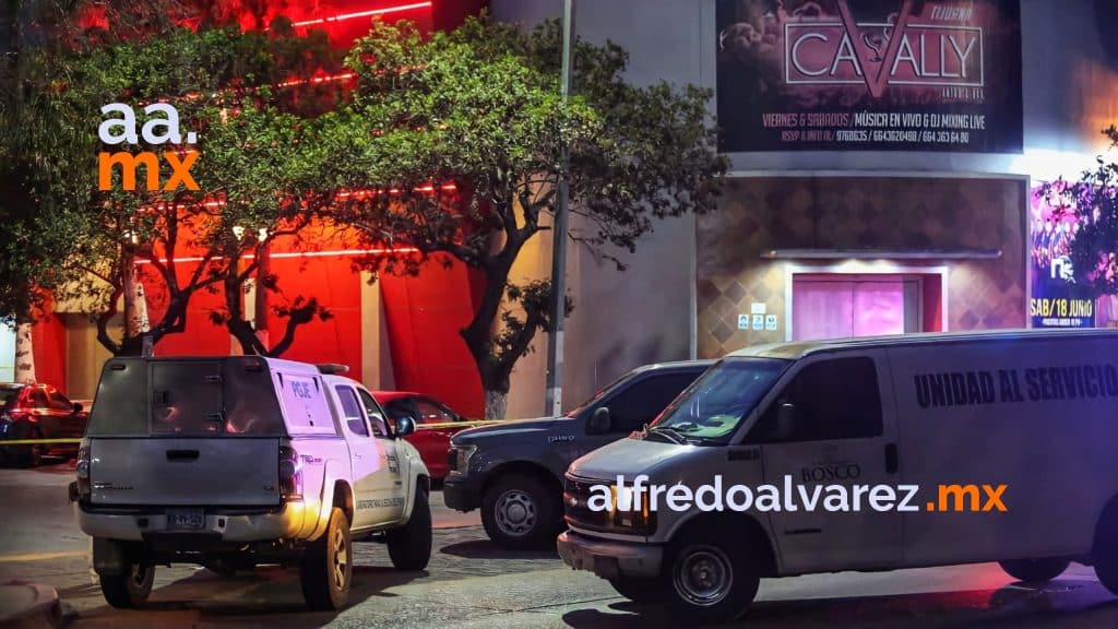 MATAN UN HOMBRE Y HIEREN A OTRO AL SALIR DE UN BAR