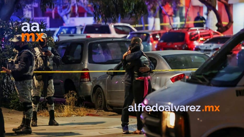 MATAN UN HOMBRE Y HIEREN A OTRO AL SALIR DE UN BAR