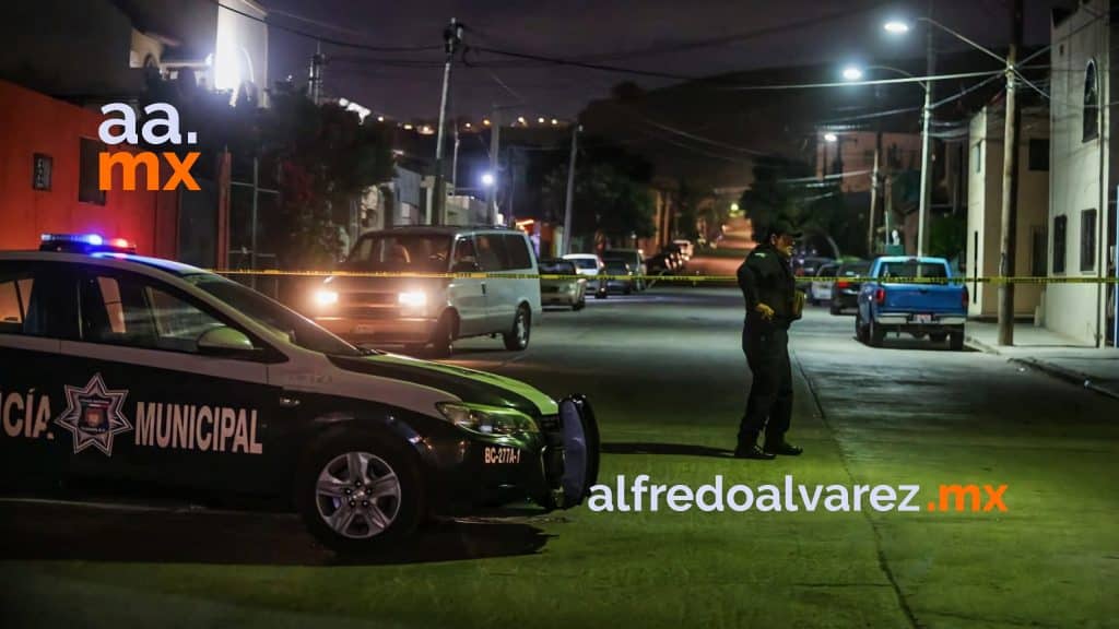 BALEAN A TRES JóVENES EN PLAYAS DE TIJUANA; UNO MUERE