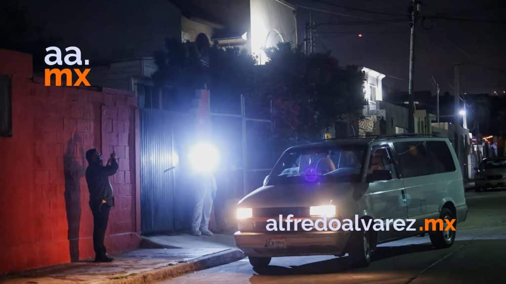 BALEAN A TRES JóVENES EN PLAYAS DE TIJUANA; UNO MUERE