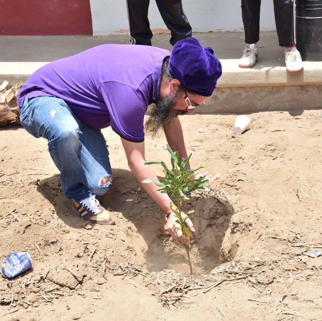 DIRIGENTE ESTATAL DEL PES BC RECORRE SAN QUINTíN PARA ATENDER A LOS CIUDADANOS DIRIGENTE ESTATAL DEL PES BC RECORRE SAN QUINTíN PARA ATENDER A LOS CIUDADANOS