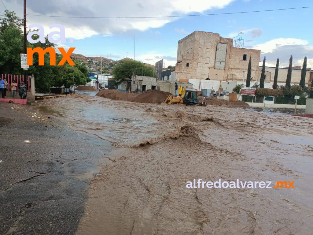 EN NOGALES MULTARáN A QUIENES CRUCEN ARROYOS EN LAS LLUVIAS
