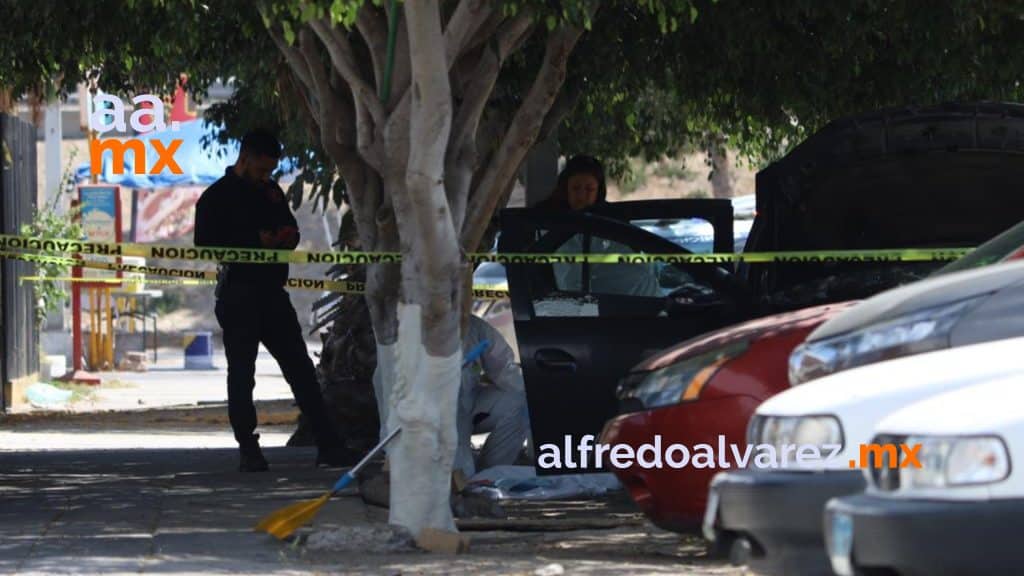 DEJAN AUTO CON DOS CADáVERES EN ZONA RíO DEJAN AUTO CON DOS CADáVERES EN ZONA RíO