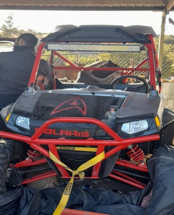 EN CATEO LOCALIZAN AUTOS BLINDADOS, ARMAS Y DROGAS