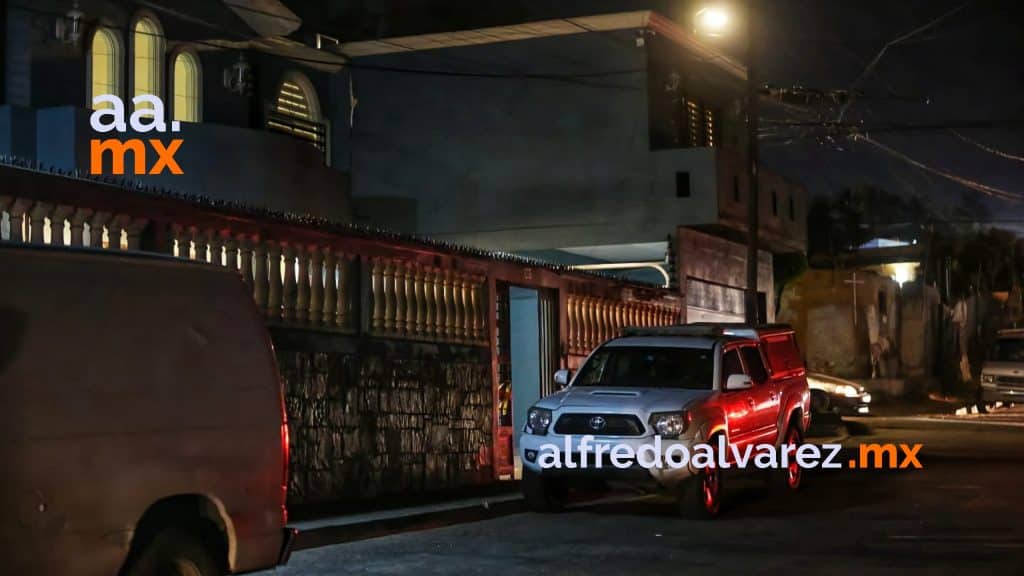 HOMBRE LLEGA A SU CASA Y ENCUENTRA UN CADáVER EN LA RECáMARA