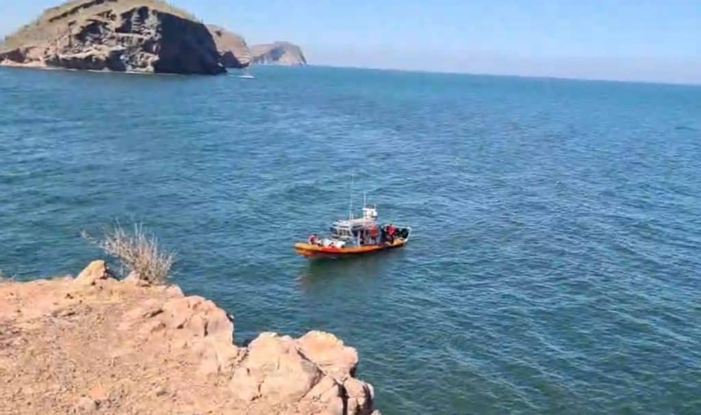 SE VUELCA EMBARCACIóN EN GUAYMAS, HAY OCHO FALLECIDOS