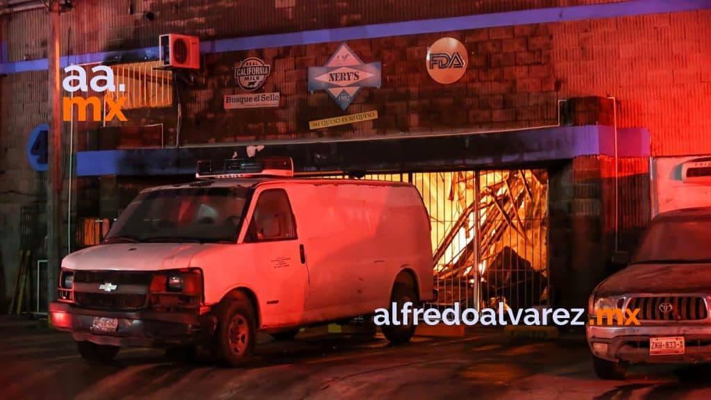 ARDE BODEGA QUE ALMACENABA CARNE Y LáCTEOS