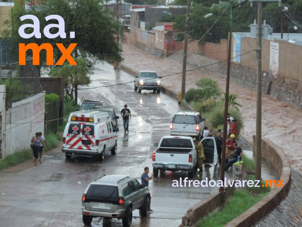 PIDE PROTECCIóN CIVIL NOGALES NO CRUZAR ARROYOS POR LLUVIAS PIDE PROTECCIóN CIVIL NOGALES NO CRUZAR ARROYOS POR LLUVIAS