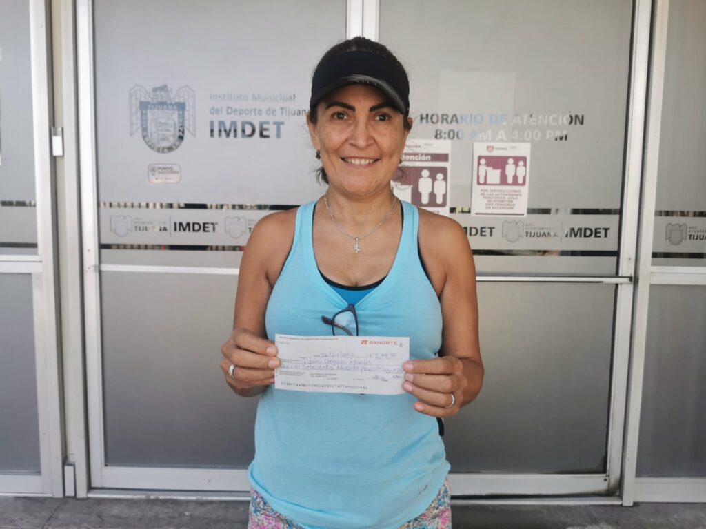 ENTREGAN CHEQUES A GANADORES DEL 27 MARATóN INTERNACIONAL DE TIJUANA