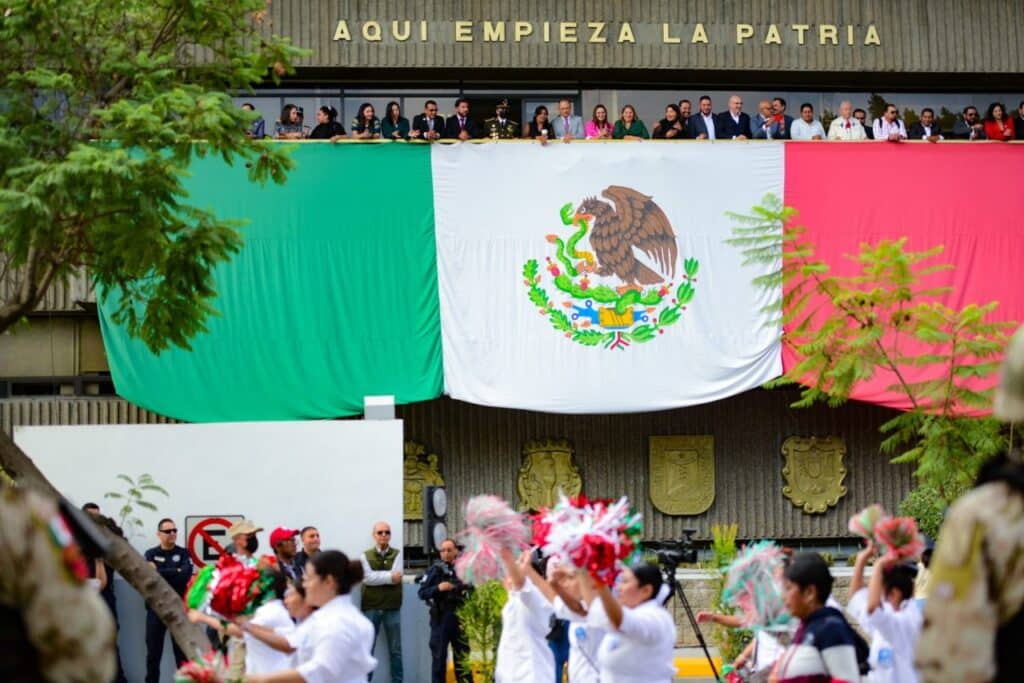 ESTUDIANTES REALIZAN LA ANTIGRITA FEMINISTA EN UABC