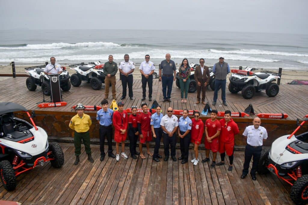 Entregan vehículos equipados a bomberos de Tijuana