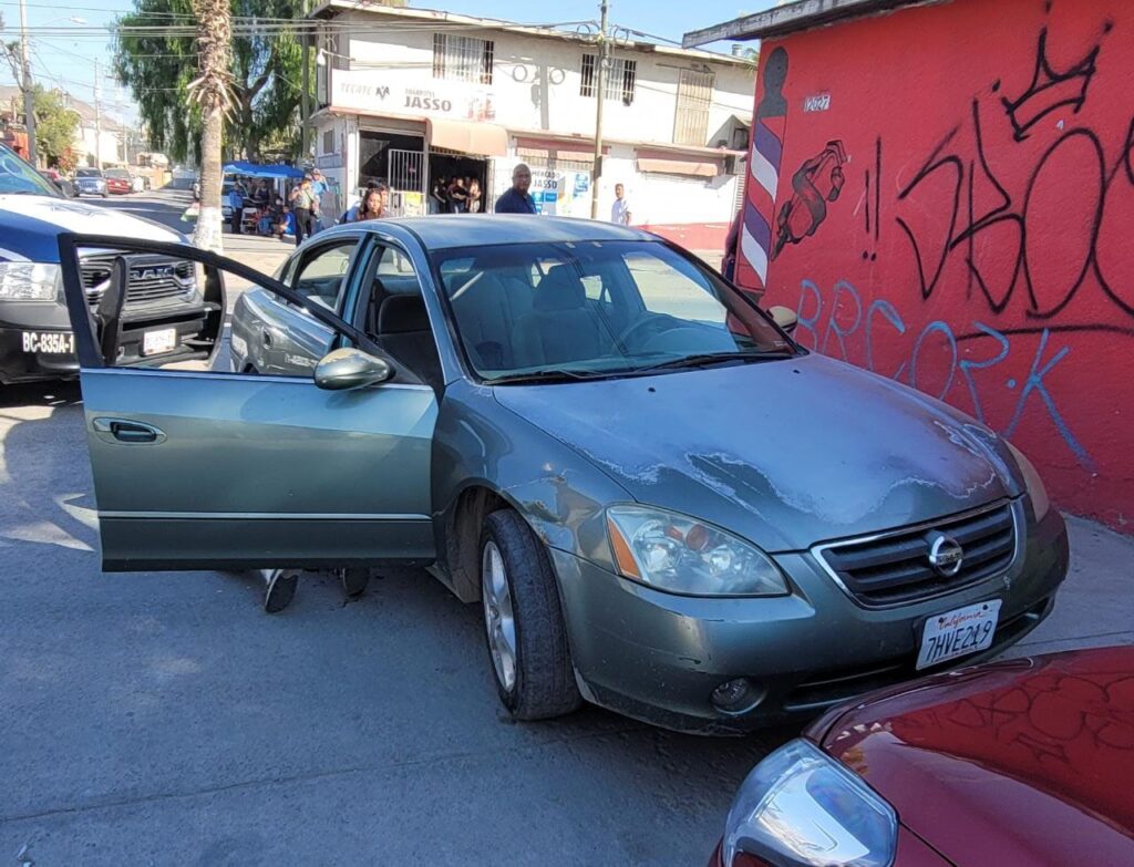 POLICíA DE TIJUANA DETUVO A DOS SUJETOS POR ROBO VIOLENTO A EMPLEADA