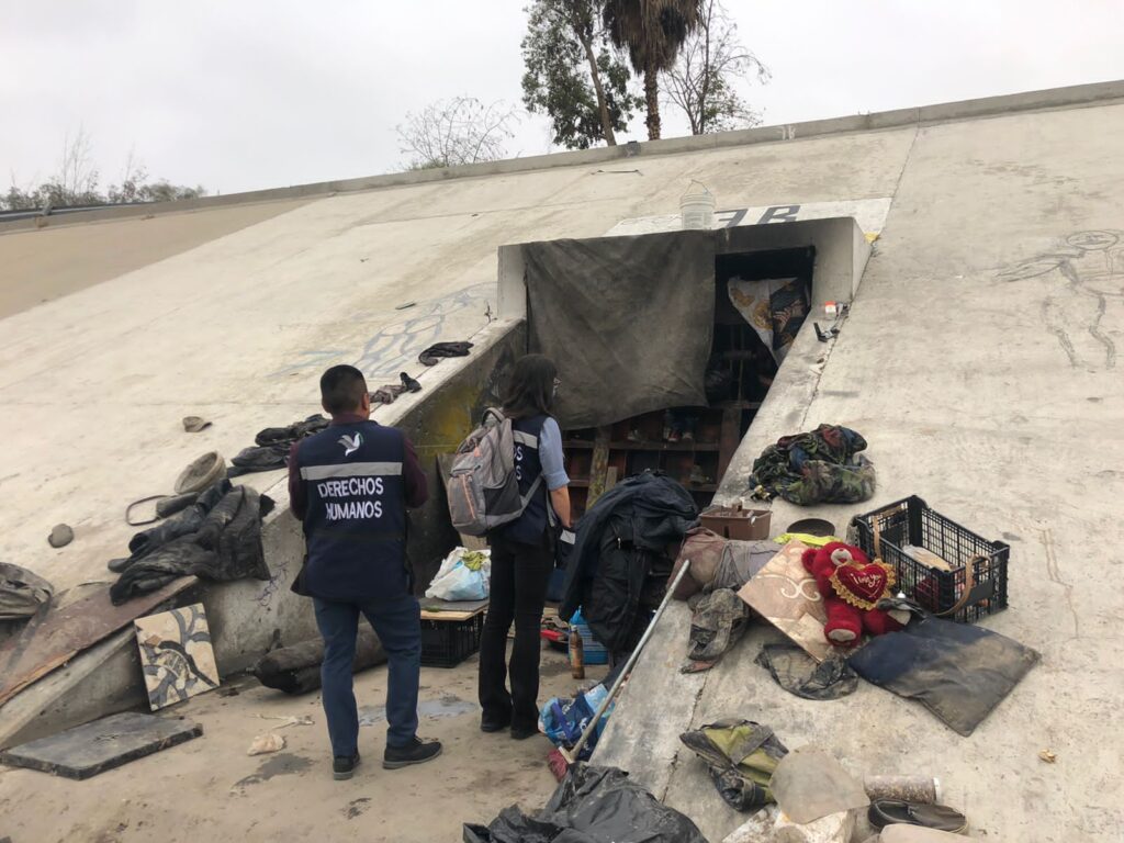 MUJER ESTADOUNIDENSE QUE SE ENCONTRABA EN CANALIZACIóN ES RESCATADA