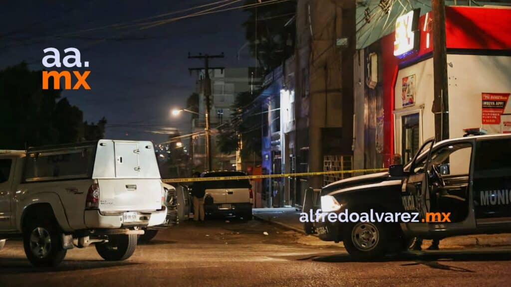 ATACAN A BALAZOS A UN HOMBRE Y TIRAN BOMBAS MOLOTOV A SU AUTO