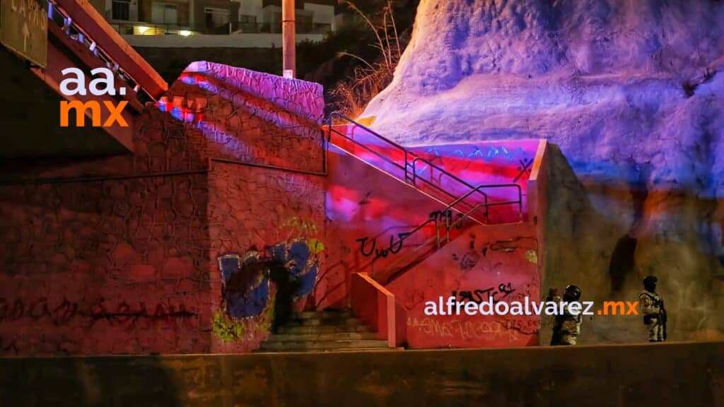 DEJAN CADáVER COLGADO EN UN PUENTE, ERA DE UNA MUJER