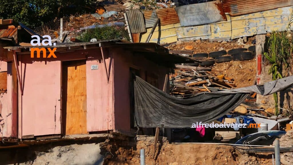 ACRIBILLAN A DOS MUJERES Y UN HOMBRE AL INTERIOR DE UNA VIVIENDA