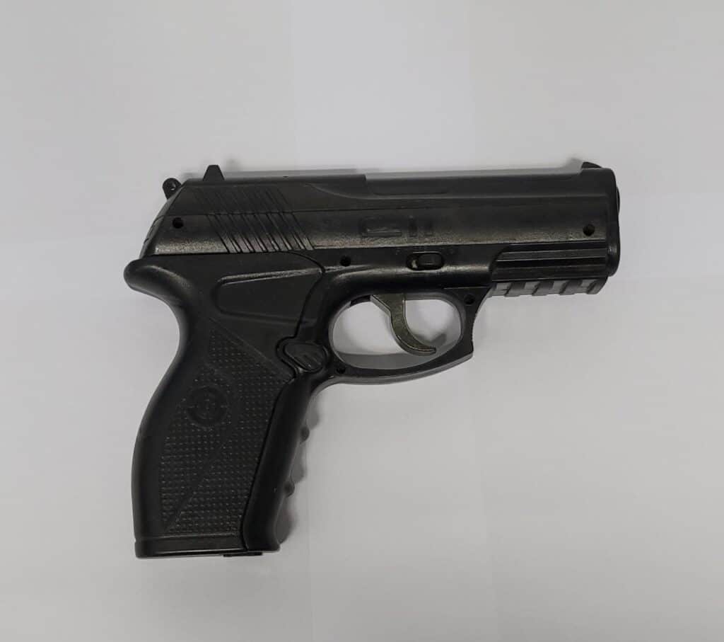 POLICíA DE TIJUANA DETUVO A DOS SUJETOS POR ROBO VIOLENTO A EMPLEADA