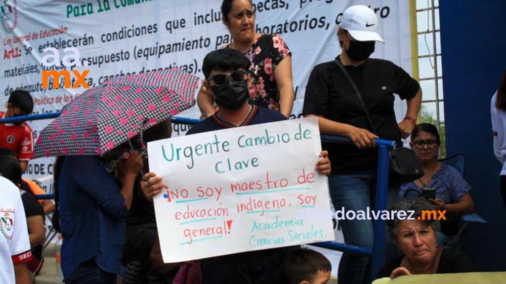 SECUNDARIA SE ENCUENTRA CERRADA POR MOTIVOS DE CAMBIO DE CLAVE SECUNDARIA SE ENCUENTRA CERRADA POR MOTIVOS DE CAMBIO DE CLAVE