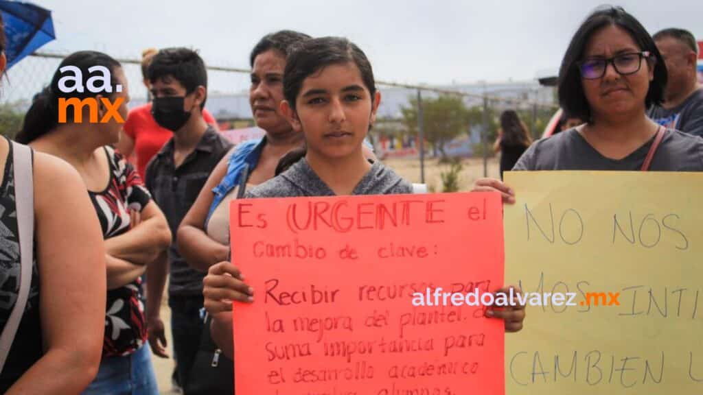 SECUNDARIA SE ENCUENTRA CERRADA POR MOTIVOS DE CAMBIO DE CLAVE SECUNDARIA SE ENCUENTRA CERRADA POR MOTIVOS DE CAMBIO DE CLAVE