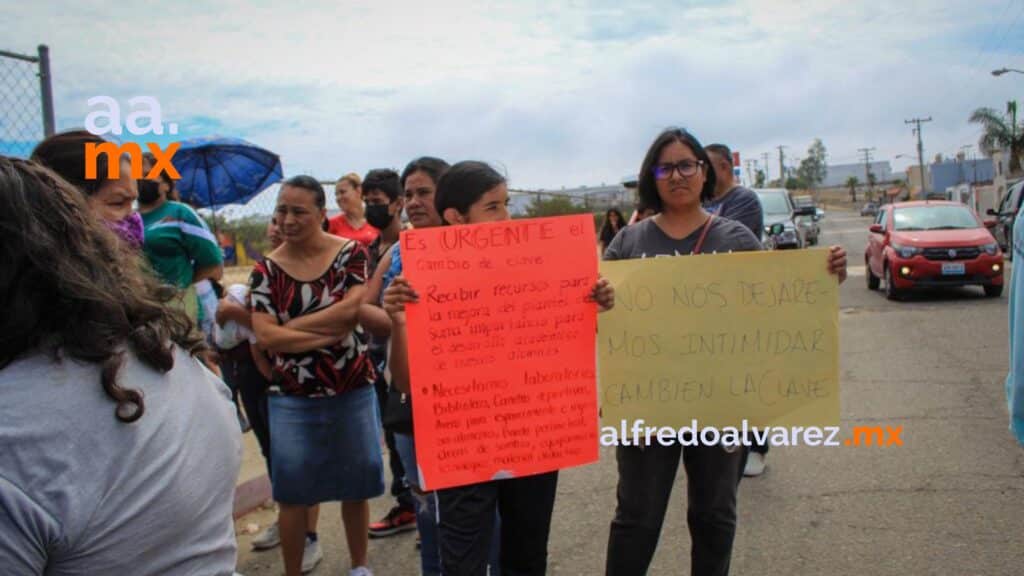 SECUNDARIA SE ENCUENTRA CERRADA POR MOTIVOS DE CAMBIO DE CLAVE SECUNDARIA SE ENCUENTRA CERRADA POR MOTIVOS DE CAMBIO DE CLAVE