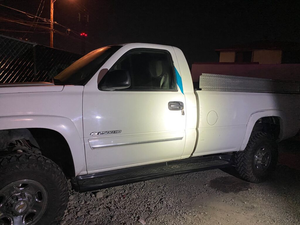 Agentes de FGE cumplimentan una orden de cateo y confiscan droga